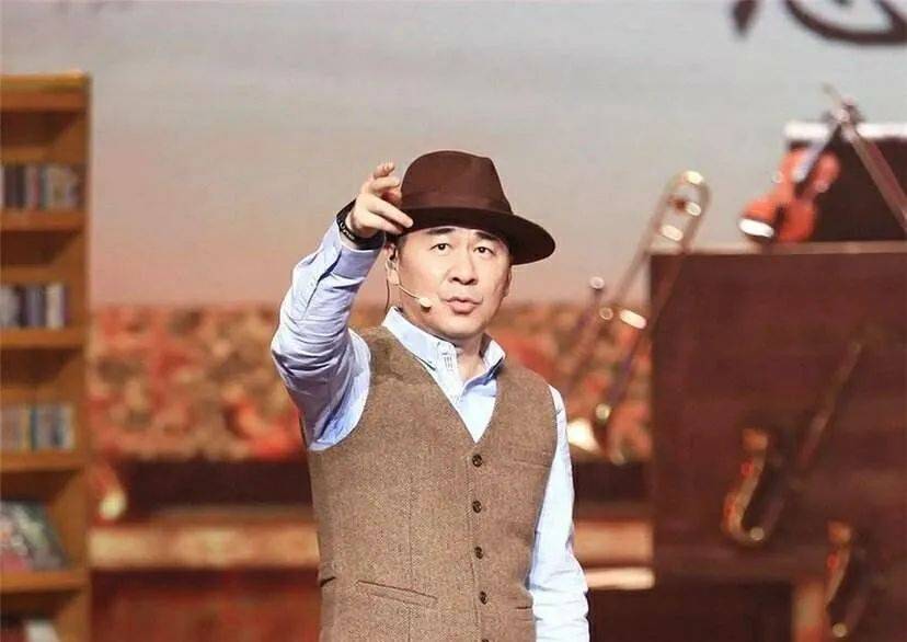 原创49岁陈建斌,老将出马一个顶仨