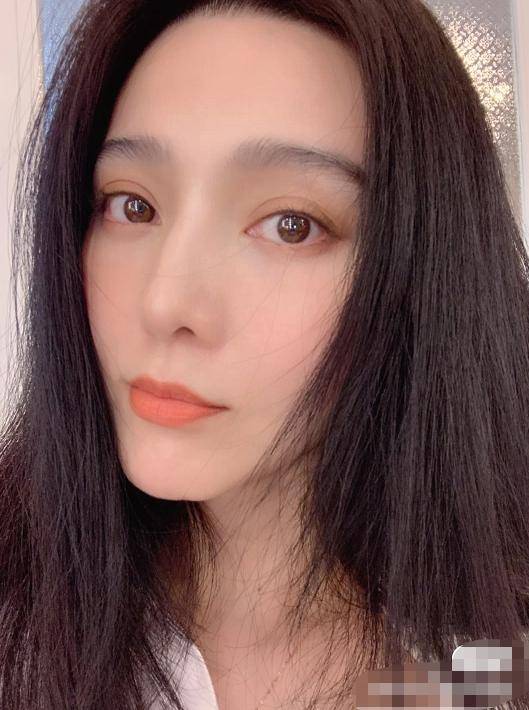 范冰冰晒大头自拍照脸离镜头不到10cm却还似瓜子一样大