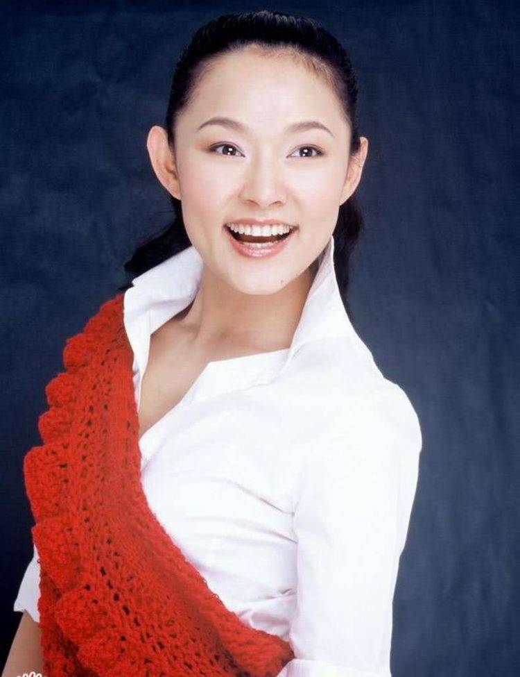 她就是张晶晶,可能大家对她很陌生,其实在娱乐圈没