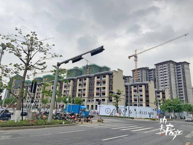 98平就有双阳台!弘阳有对手了