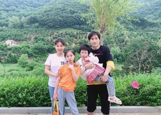 原创乡村爱情13赵玉田刘英一家四口合影赵兰娜小卷发不见了