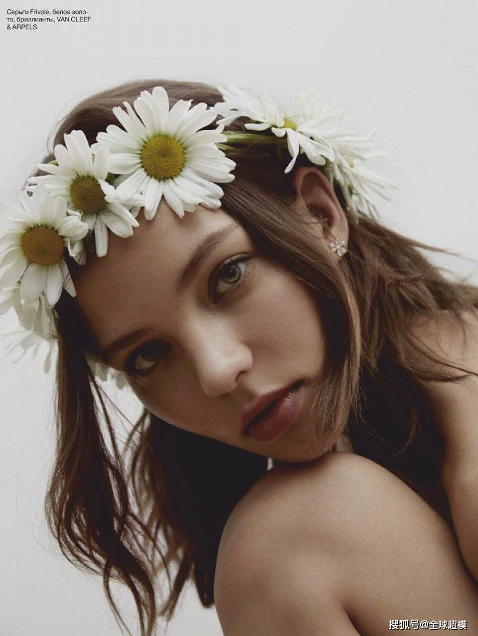 原创因尺度大饱受争议!超模alesya为俄版elle拍摄7/8月合刊赤身出镜