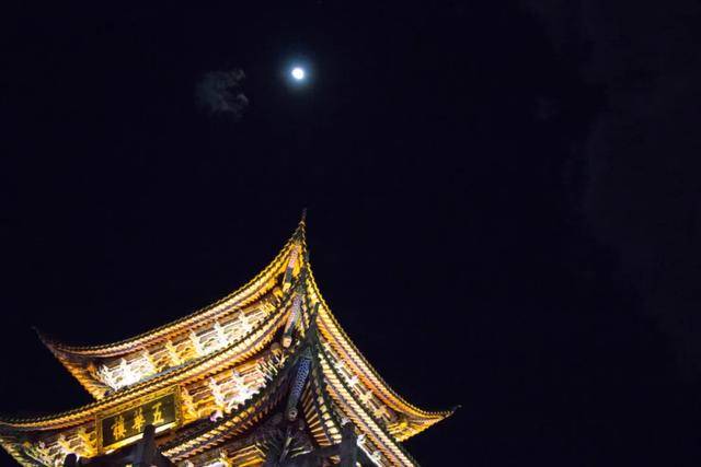 原创国内最浪漫的城市,杨丽萍在此斥巨资打造月亮宫,去多少次都不腻