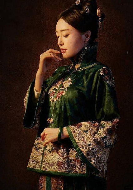 秦岚又一新剧开播当穿旗袍秒变民国花魁美得惊艳时光