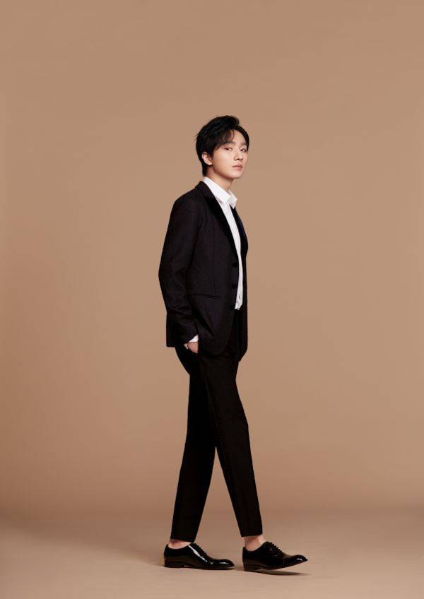 《变形计》叛逆男孩曾公开表白赵露思,22帅成王子