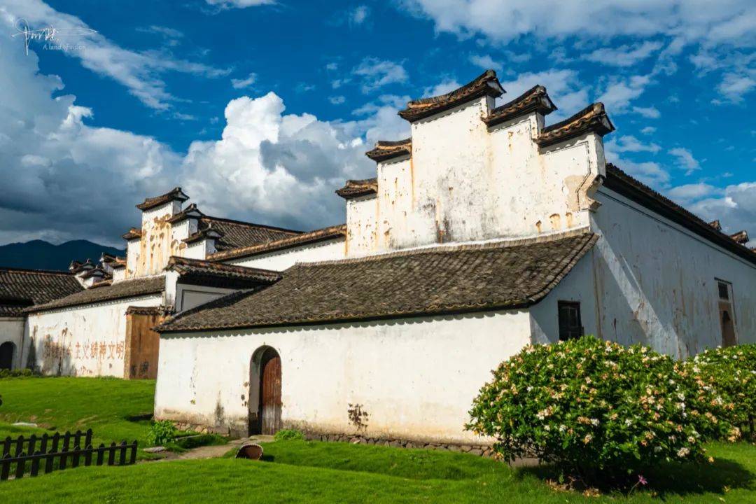 松阳的古建筑很多, 比如黄家大院,里面木雕之精美,堪称完美.