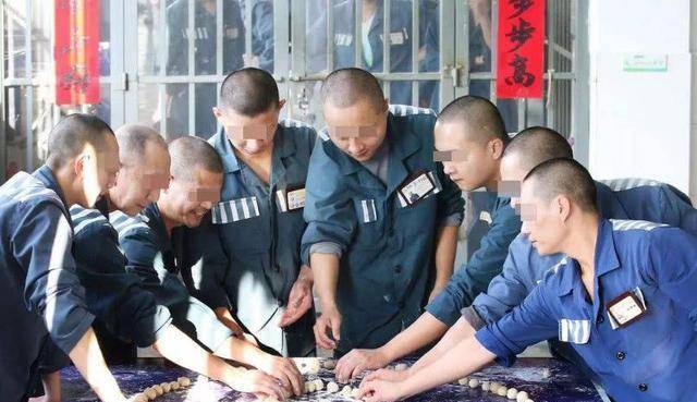精神病院舒服还是监狱舒服(精神病院和监狱哪个可怕)