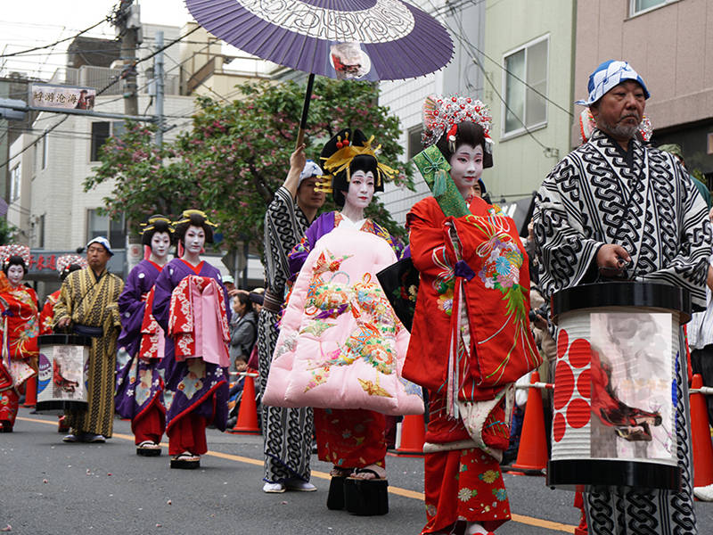 在日本旅游,观看"花魁"游街时,有什么禁忌?