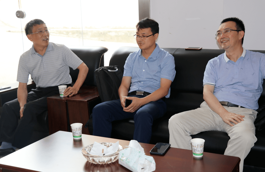 负责任人开展了座谈交流,贵州鸭溪酒业总指挥徐兆社对公司的企业管理