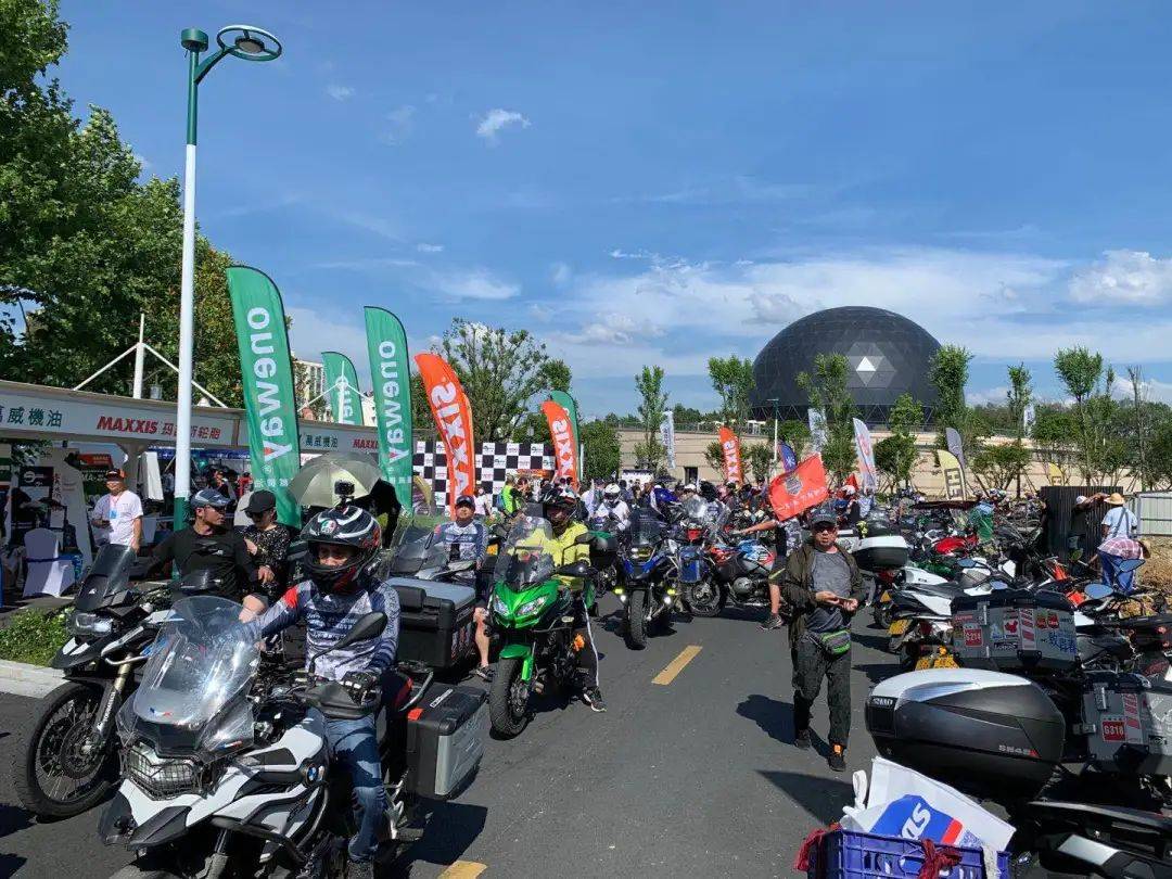 上百辆摩托车集体骑行2020年黄山宝马会现场报道