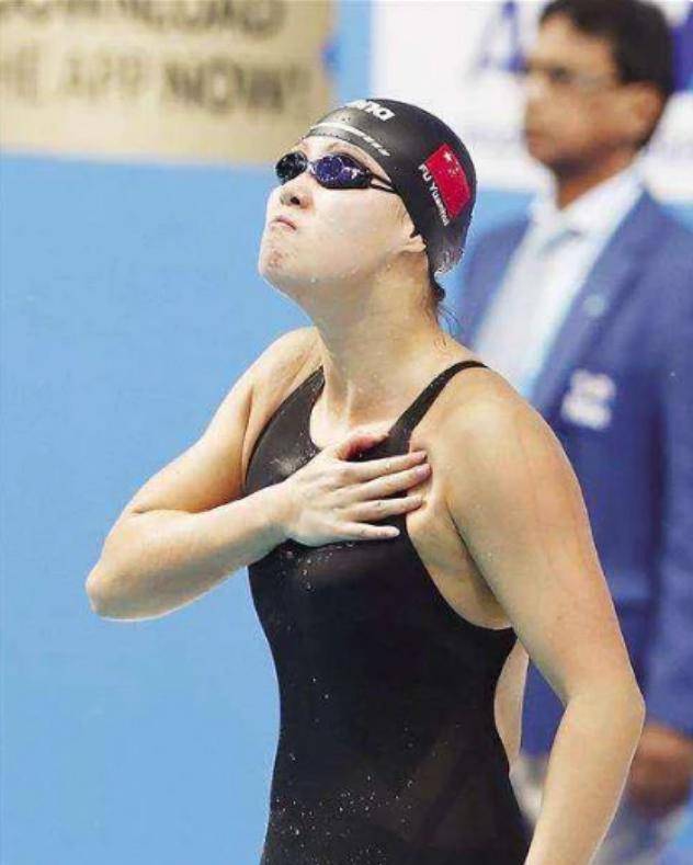 为啥女游泳运动员几乎都是"平胸"?傅园慧:穿上它不平都难!