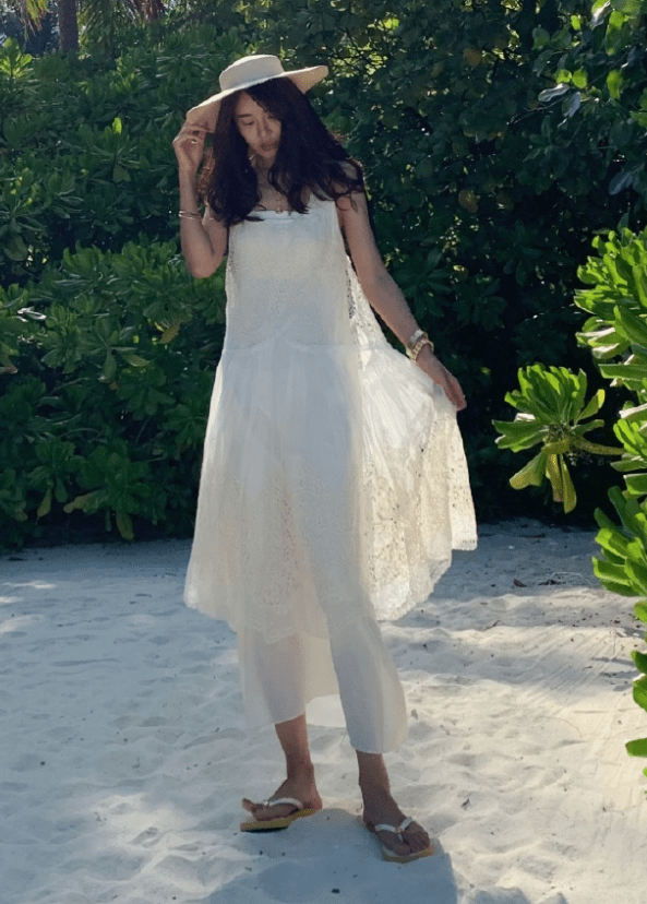 有种"自信"叫生二胎,张子萱挑战露脐衫出行