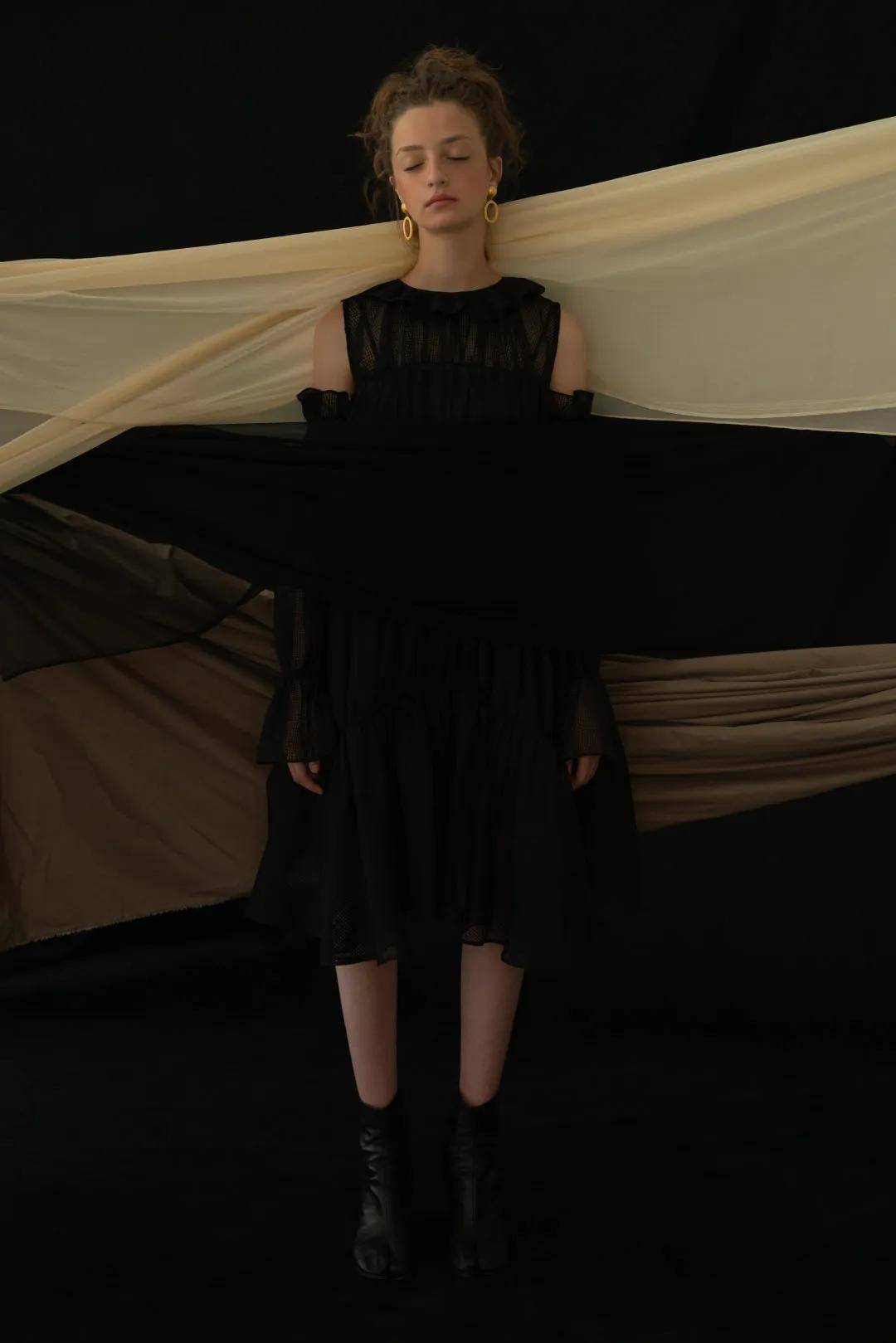 design competition semi-finalist 和 hugo boss prize nominee 等