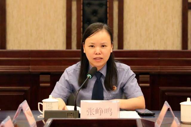 党组书记,检察长:张峥鸣张峥鸣检察长表示,在以后的工作中将认真贯彻