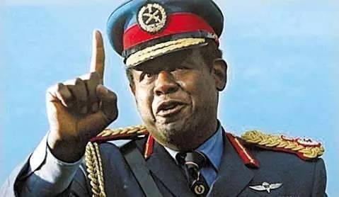 经济就算放在非洲那一群穷哥们中间看,也是相当落后的,常年饥荒,被