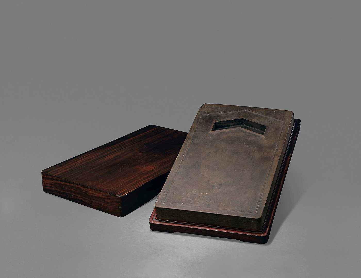 其中澄泥砚始于汉代,盛于唐宋,迄今已有千余年历史.