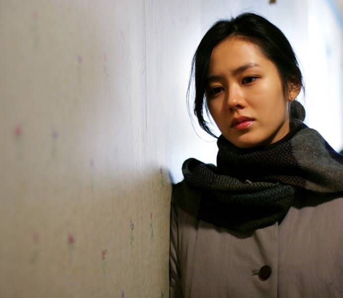 剧照 图片来源:电影《外出》剧照 到了下一部,孙艺珍在电影《外出》演