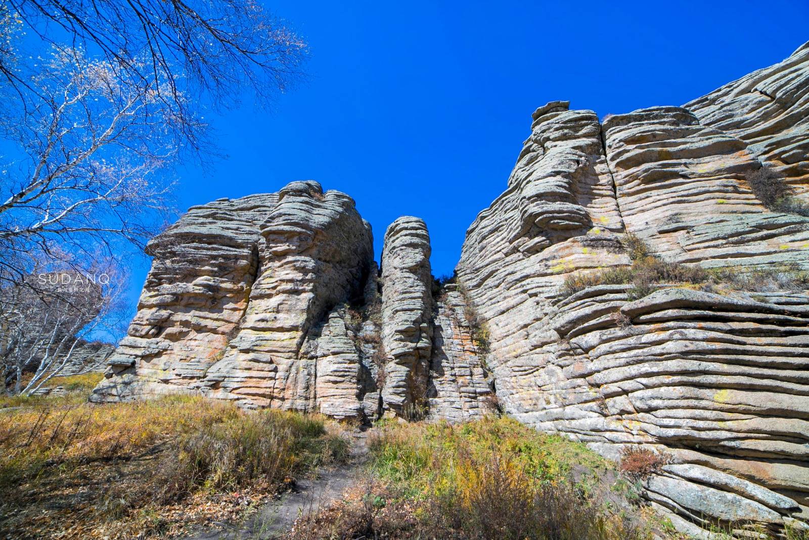 原创自驾内蒙古发现神秘冰川巨石阵有的就像广东韶关元阳石