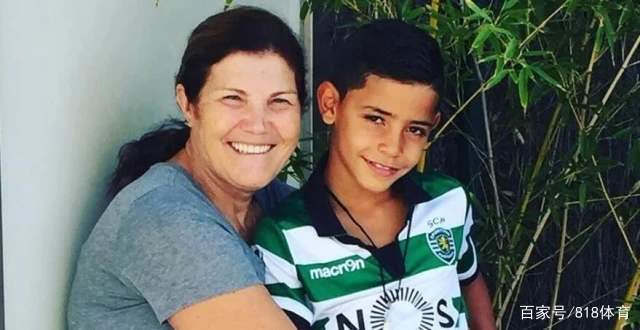 c罗为10岁迷你罗庆生!和生母签保密协议,若违约见儿子将巨额赔偿