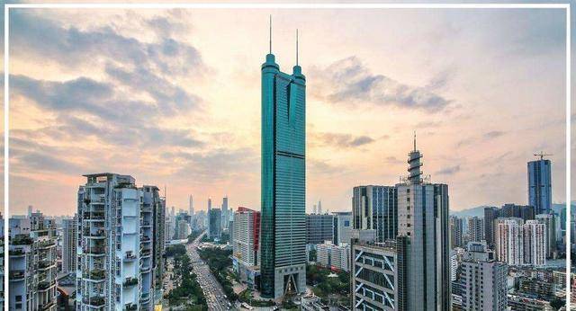 国务院外资领导小组副组长周建南,中国人民银行副行长刘鸿儒加上全国