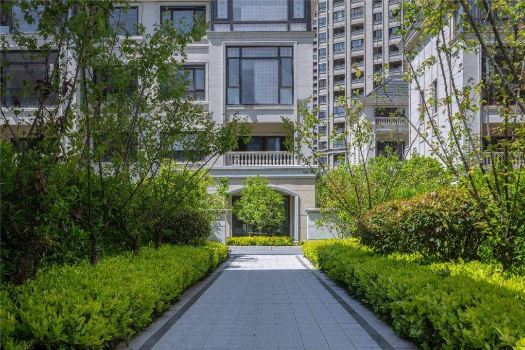 沿袭法式经典美学为理想生活著书绿地吴江太湖东岸花园