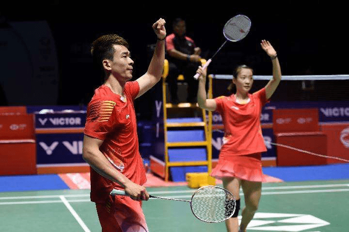 在羽毛球的业余混双比赛中,女生应该注意哪些问题