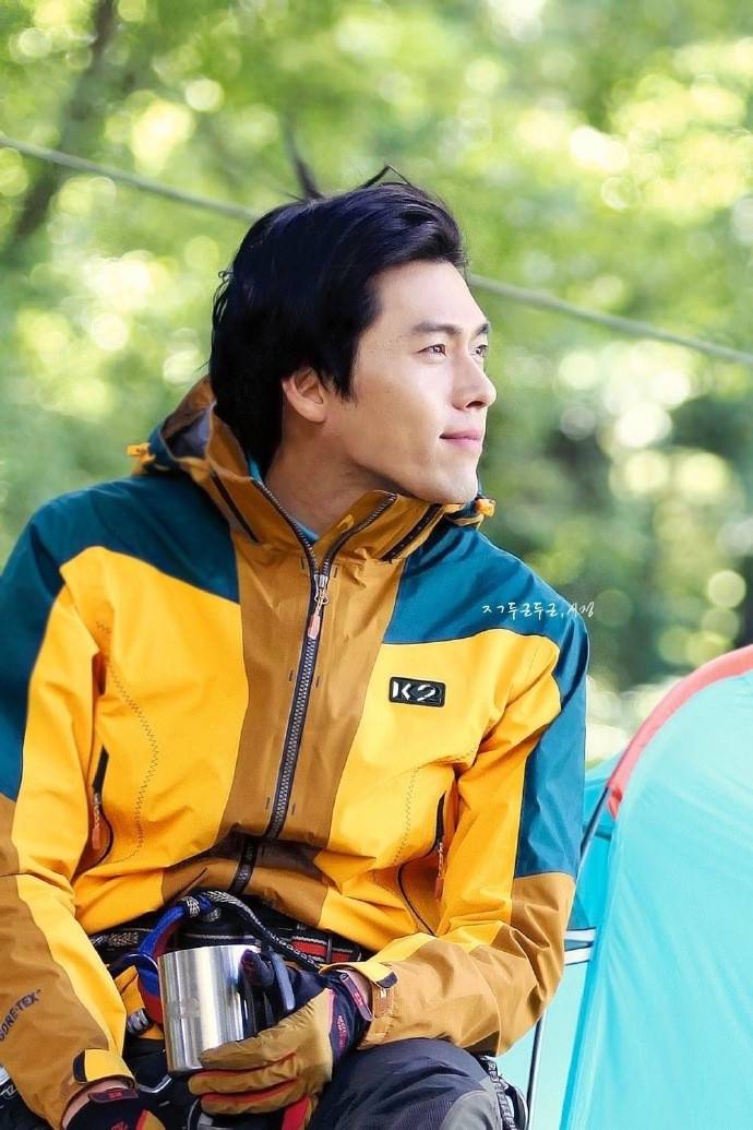 玄彬夏日男友照合辑!化身清爽森林系男友,海风吹乱白衬衫