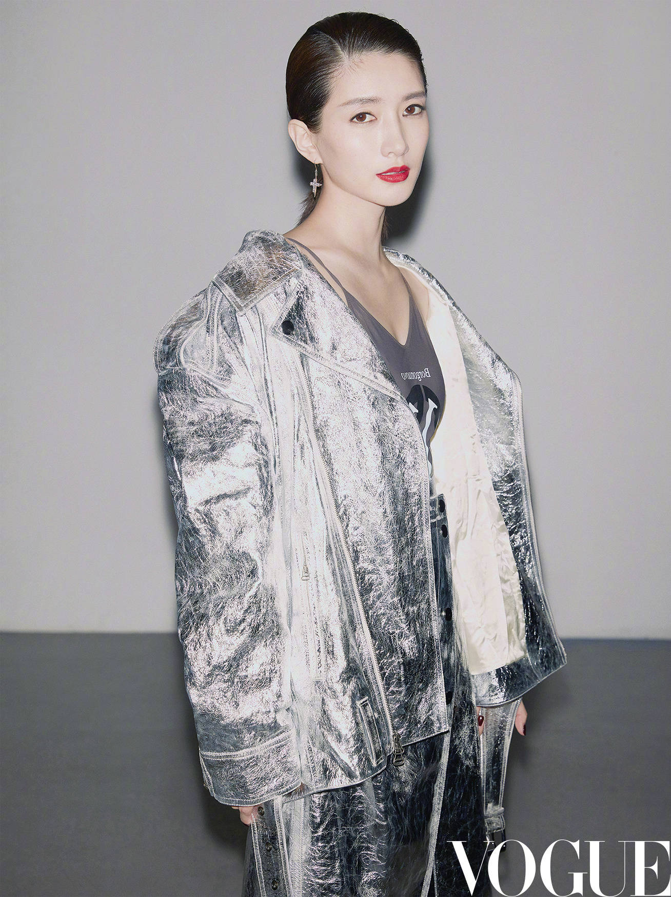 33岁女星红唇登封御姐气质