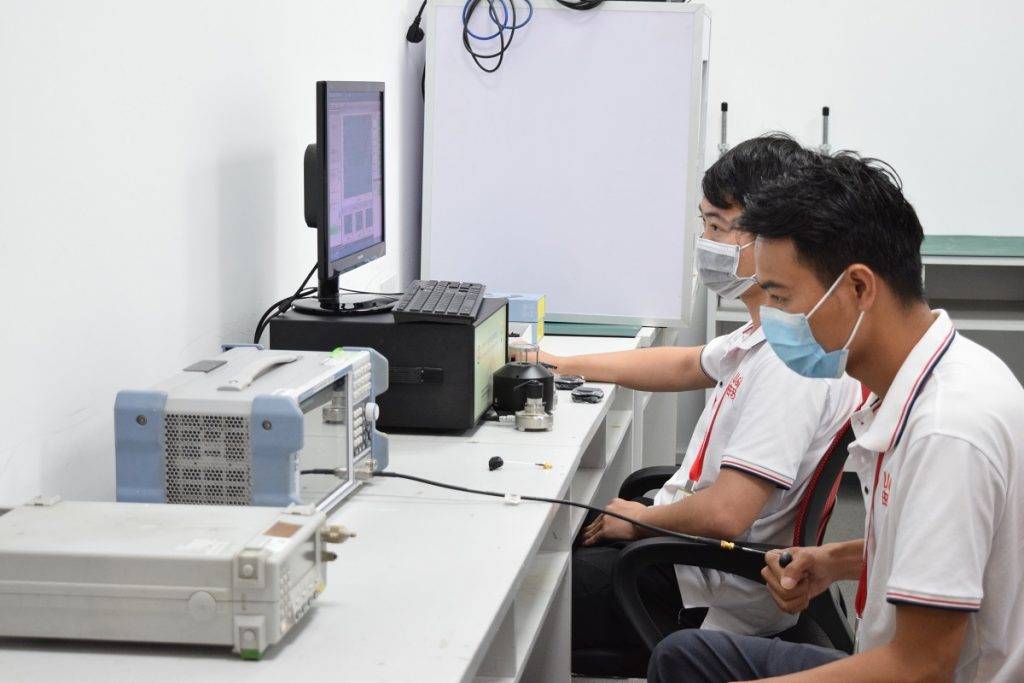 我爱音频网受邀前去探厂,一个tws耳机是如何研发并生产出来的,制造