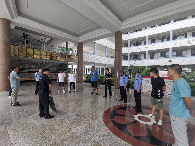 东阳市吴宁一中反恐防暴演练保障校园安全