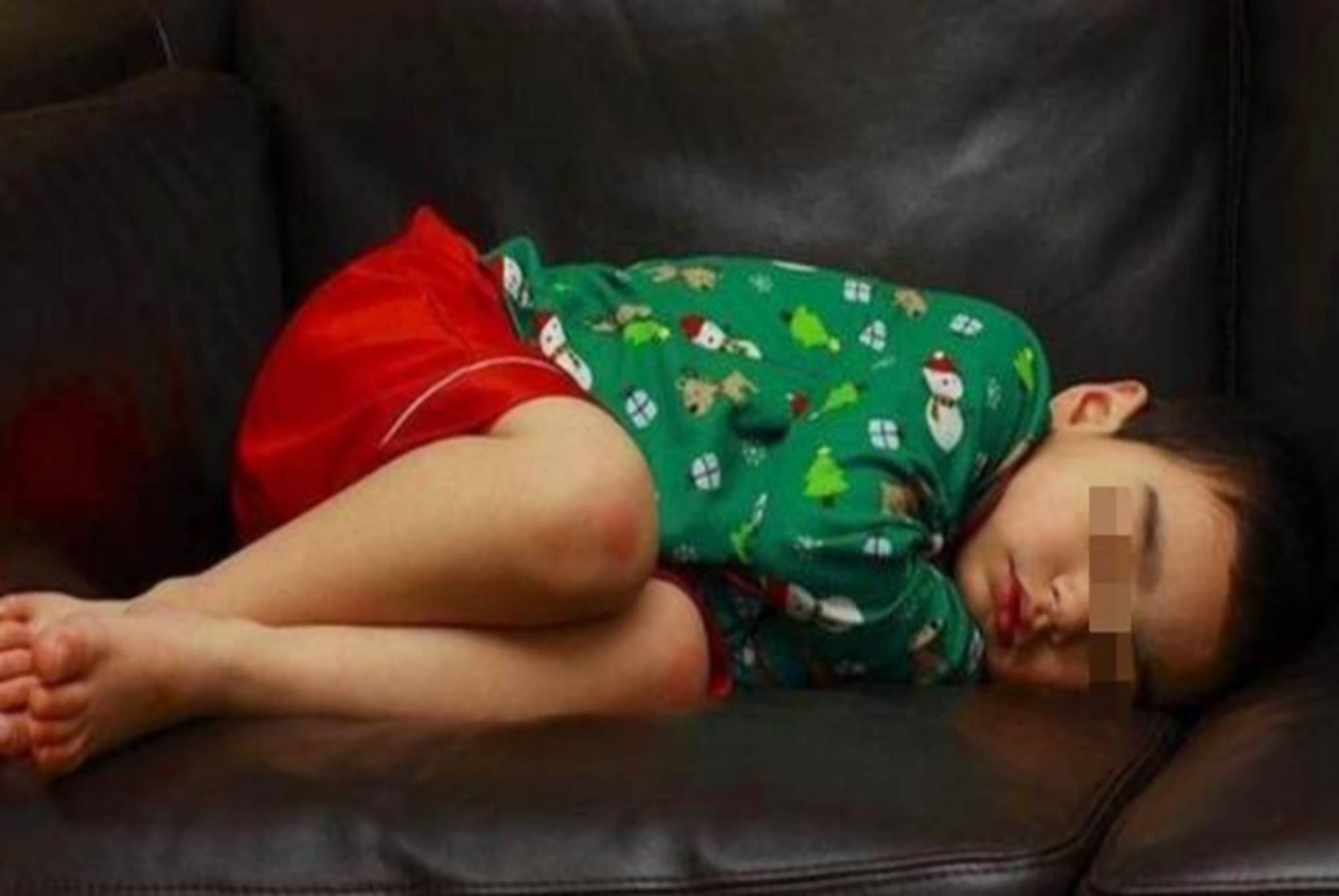 幼儿不正确睡姿图片图片