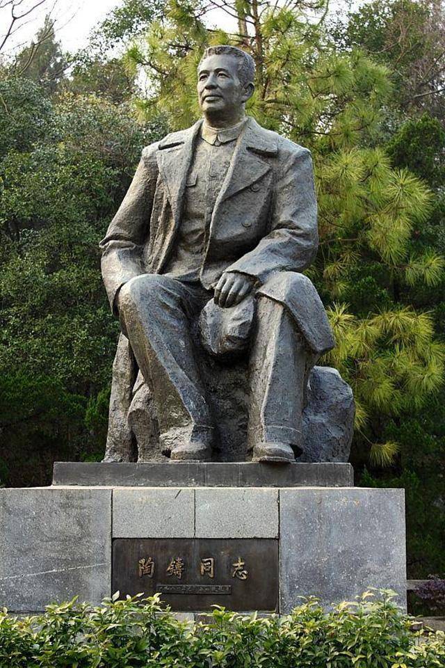 兄弟2人同根不同命:弟弟辍学多年后成正国级,哥哥叛变晚年悔恨_陶铸