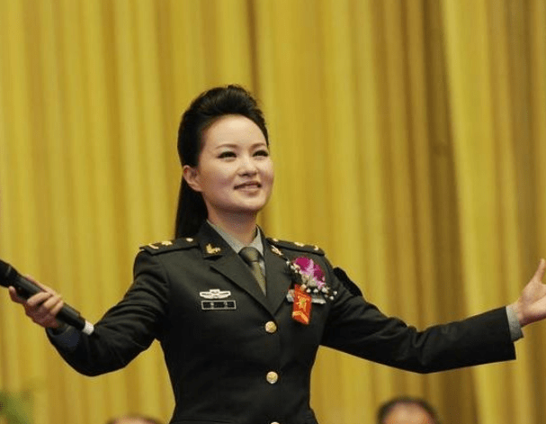 她是最有魅力的歌唱家,34岁凭实力成为博士,如今已登上春晚13次_雷佳