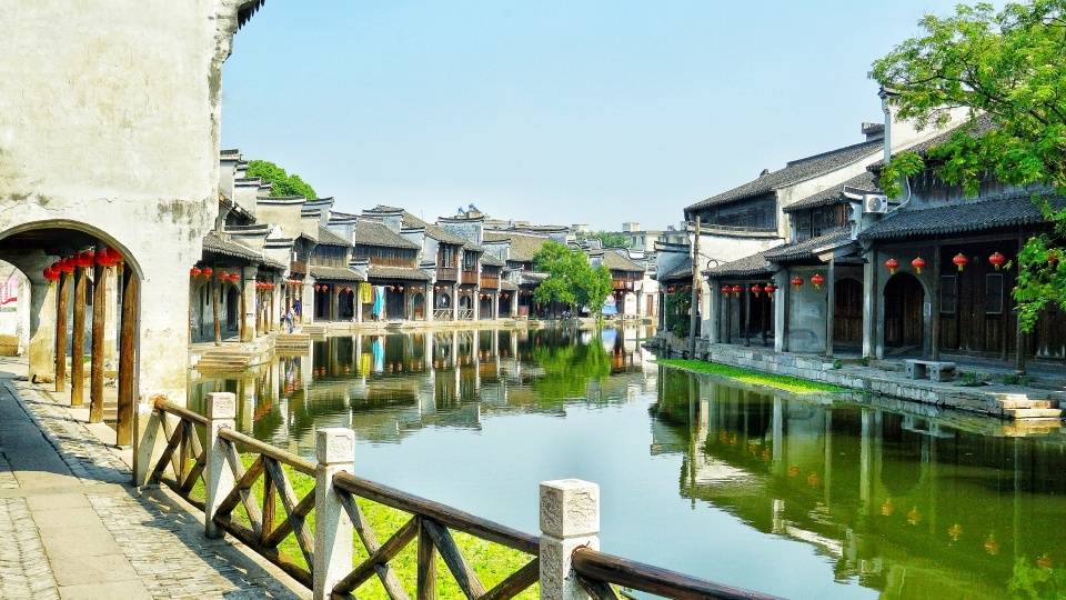 江南六大古镇之一,素有"文化之邦"之称,为啥游客更愿意晚上去