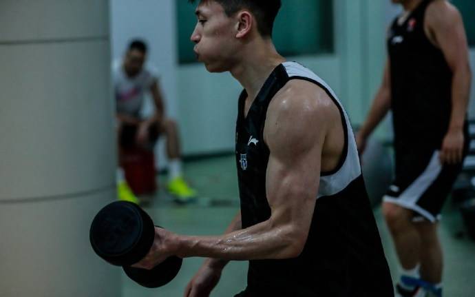 原创cba北京首钢力量训练中,林书豪 翟晓川 方硕等领衔大秀肌肉