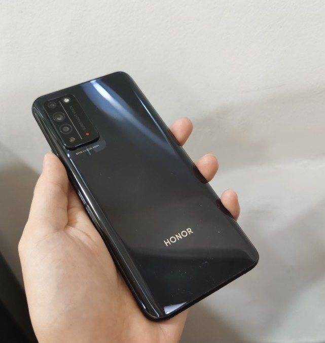 5g手机中的高性能手机荣耀x10