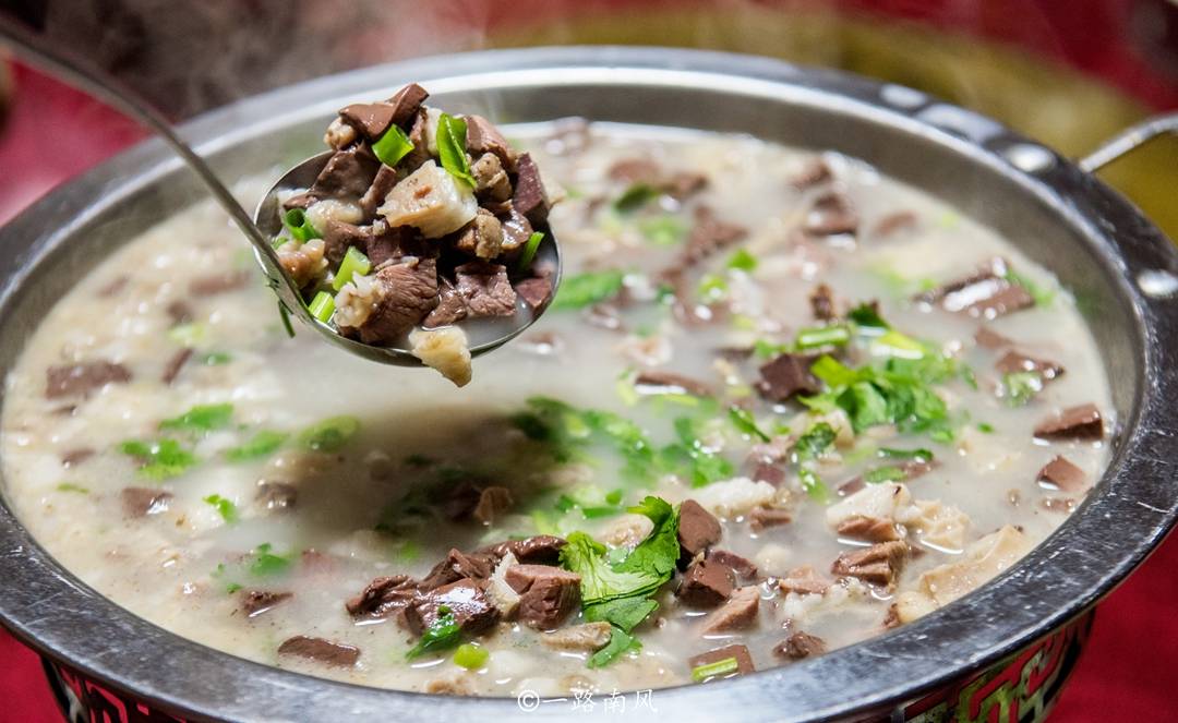 原创东北最早的通商口岸,美食包罗万象,游客吃到扶墙