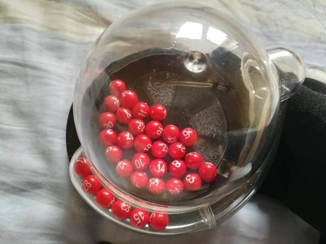 本期快乐小红球