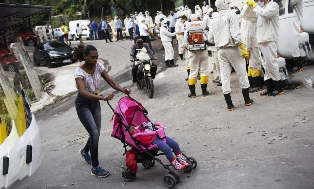 一向反对隔离措施,将新冠肺炎称为"小流感"的巴西总统博索纳罗,比美国