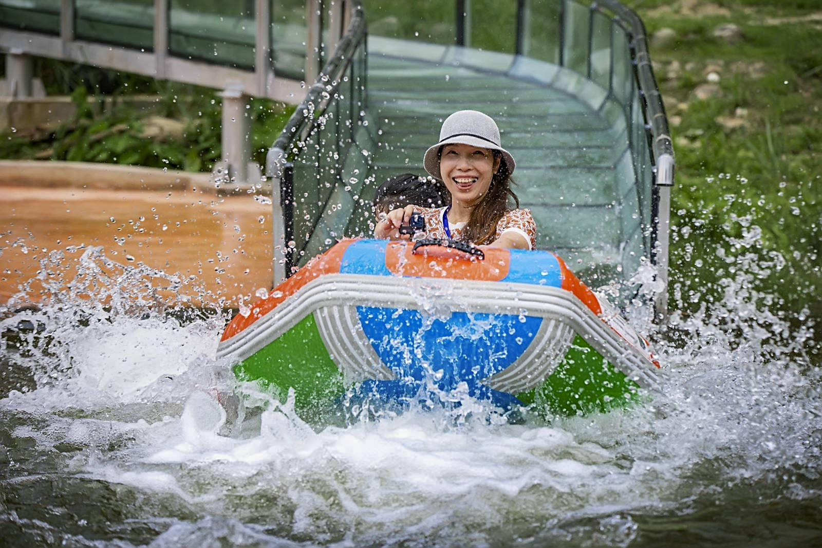 原创玩过很多漂流,高空玻璃漂流还是第一次,似过山车冲浪,美妙