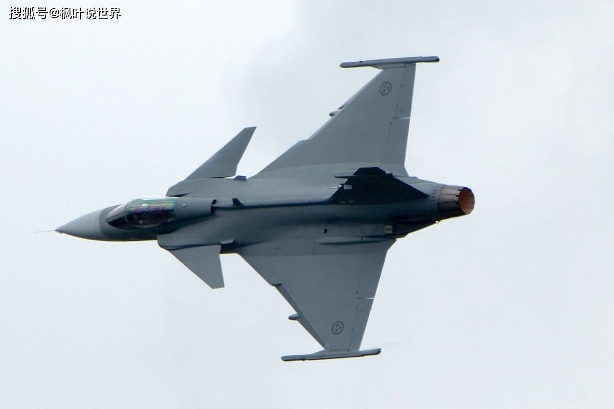 j-10戰鬥機可以吊打鷹獅戰鬥機