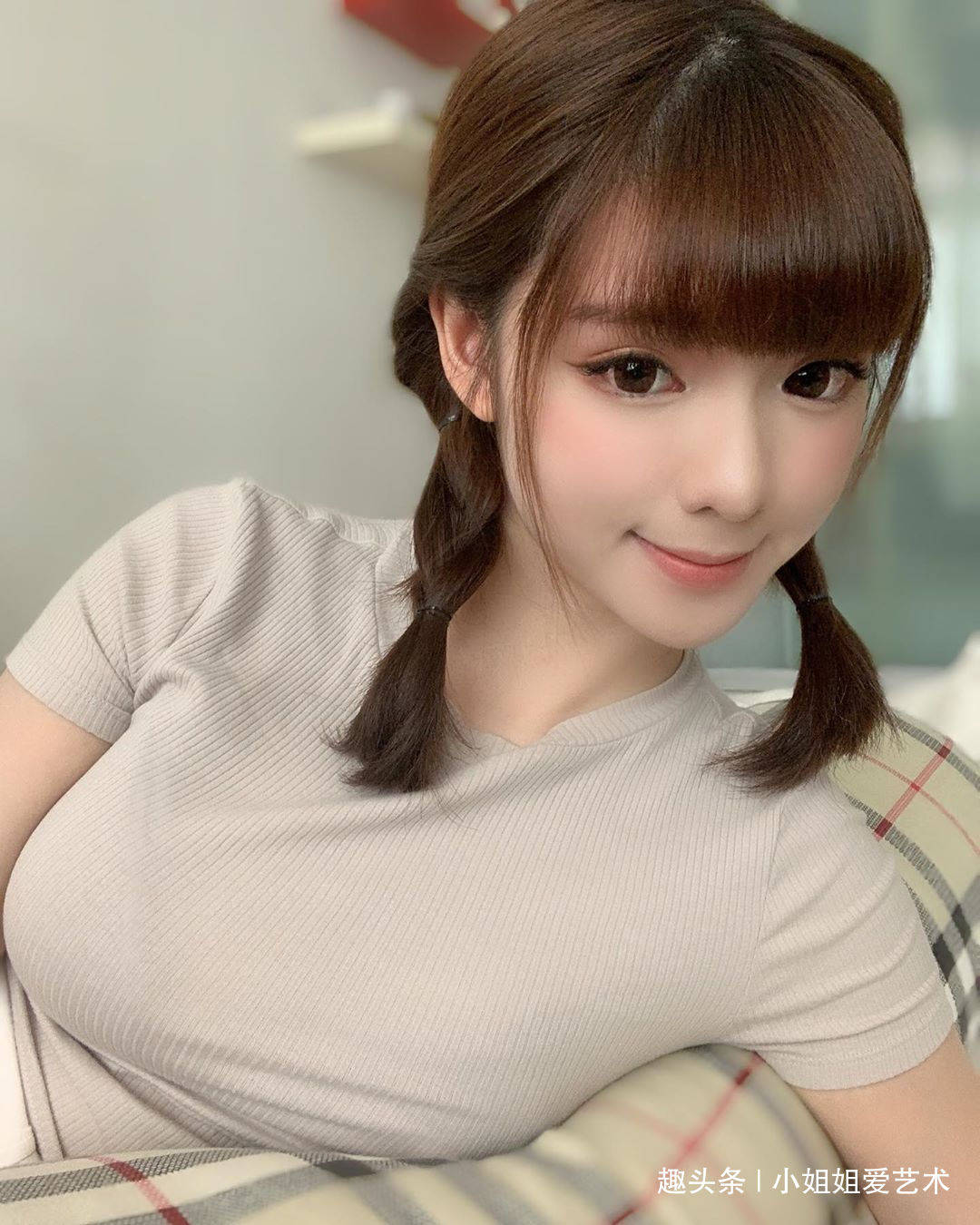 可爱丰满的小姐姐惹人爱