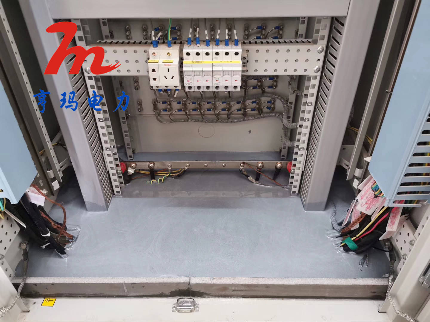 梅雨季节持续中,户外开关柜内部防潮封堵请重视_手机搜狐网