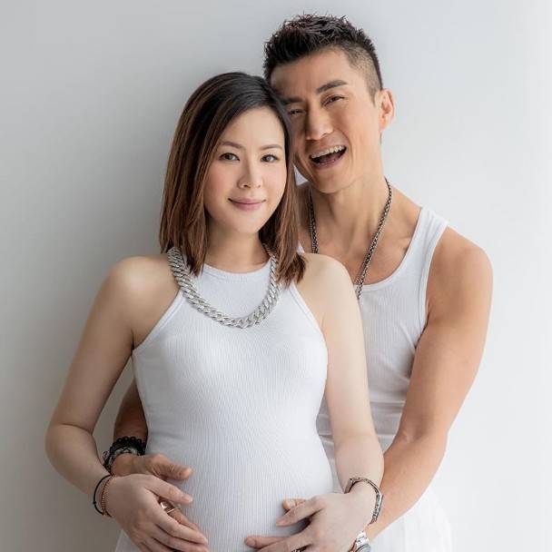 陈山聪摸老婆孕肚秀恩爱网友又是唯美风