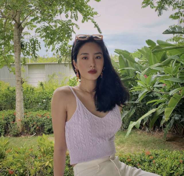 杨采钰真的只有168当她晒出泳衣照时难怪会被陈金飞捧在手里