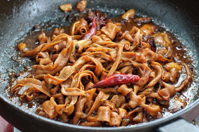 原创想吃卤鸭肠自己在家就能做,给老公当下酒菜正合适,绝对够味儿!