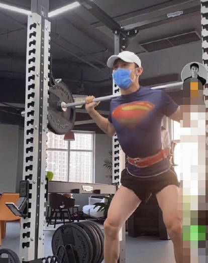 白冰前夫丁一也是个练家子肌肉身材也不赖