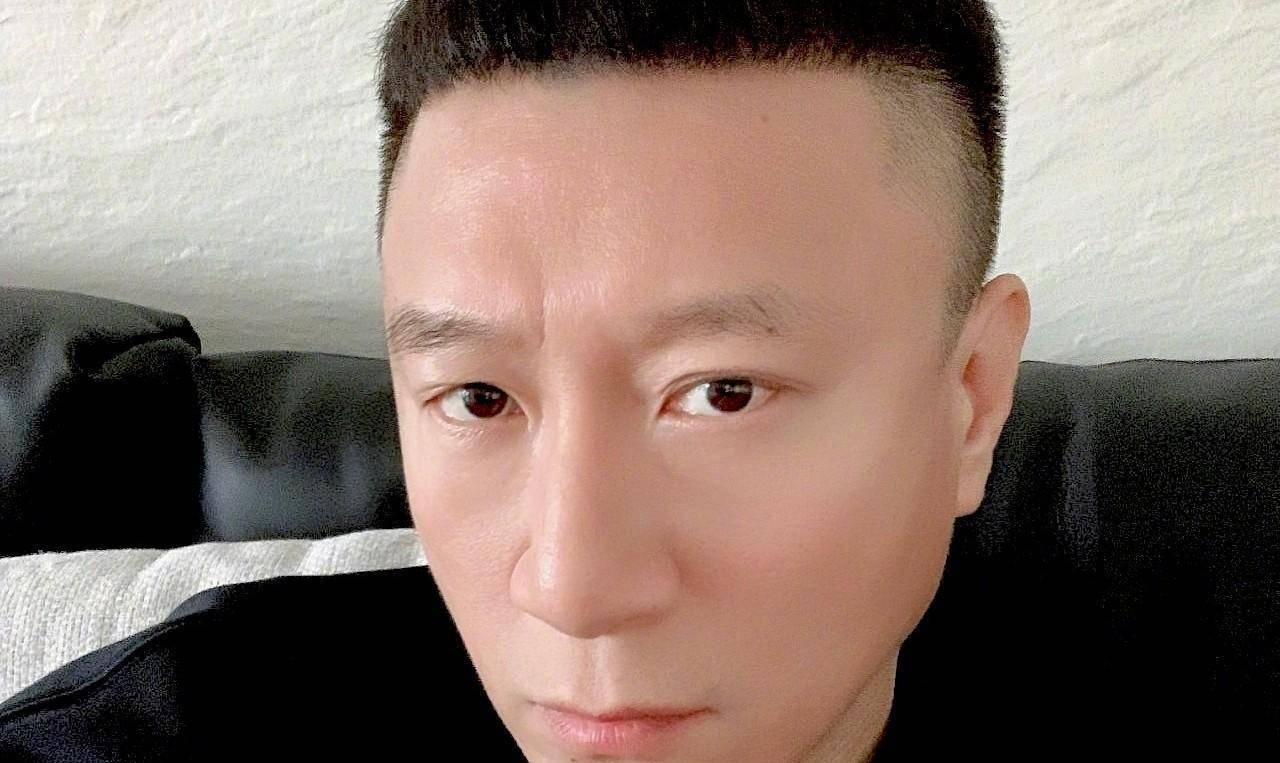 原创孙红雷深夜发文晒网友给自己p的漫画脸一双小眼喜感十足