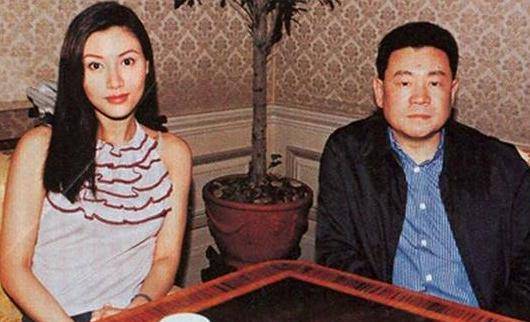 李嘉欣彪悍情史18岁惊艳全港辗转数个富豪之间后持靓行凶入豪门