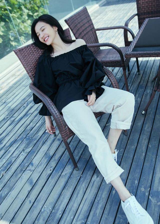 原创杨子姗日常搭配时髦有范复古碎花搭配减龄牛仔裤妥妥的时髦精